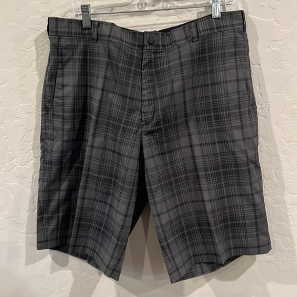 Nike golf shorts - Picture 1 of 3